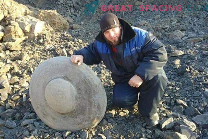 Discos de pedra na forma de discos voadores. Ufólogos e cientistas discutem sobre a origem dos achados na região de Volgogrado