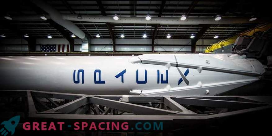 SpaceX envia uma cápsula para a NASA.