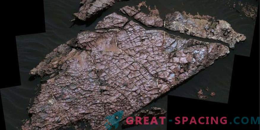 Fissuras secas determinam a forma da água em Marte