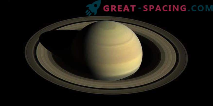Os anéis de Saturno são lindos, mas não para sempre