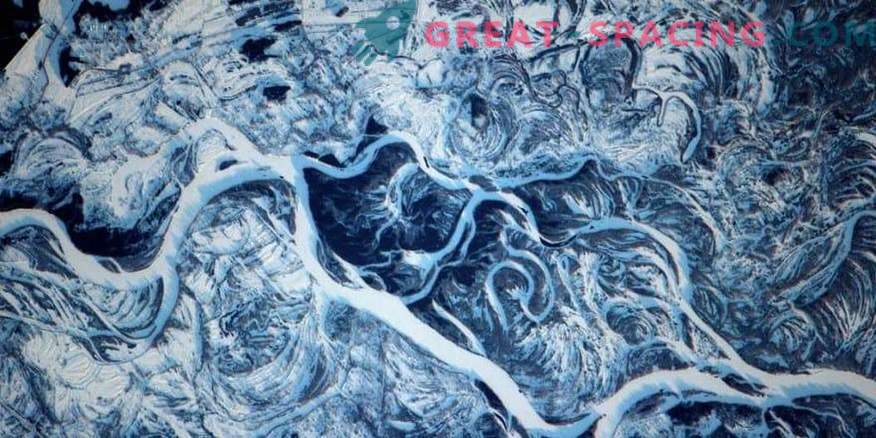 Dnieper furioso congelado da altura do ISS