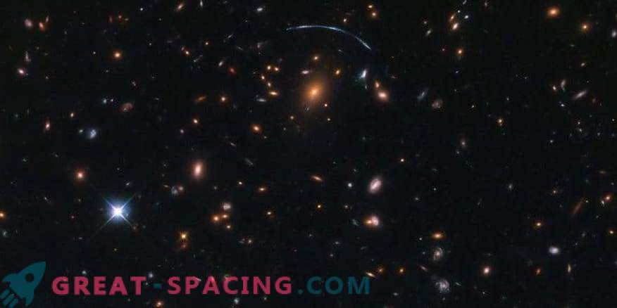 Forma de galáxia incomum e água-viva espacial