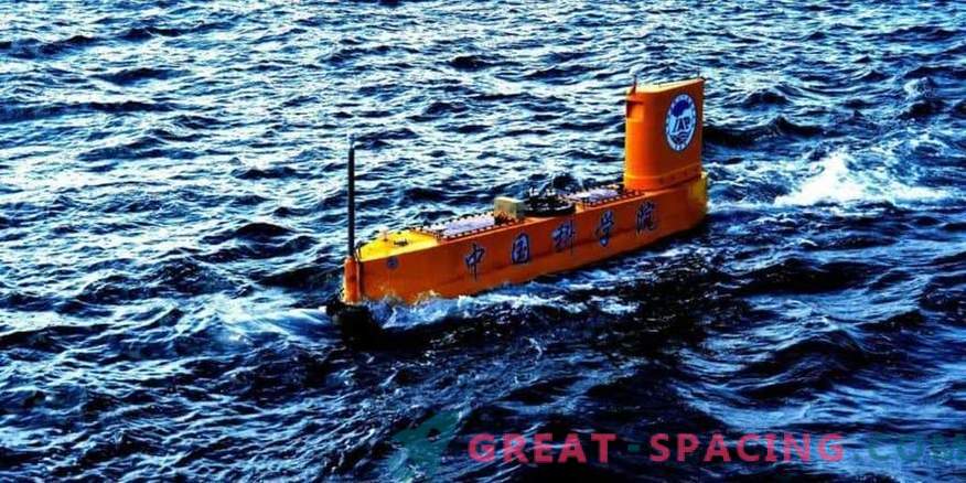 O navio automático chinês lança pequenos foguetes para fins científicos