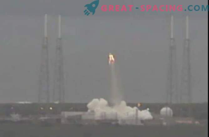 A espaçonave de passageiros SpaceX Dragon fez o primeiro vôo de teste