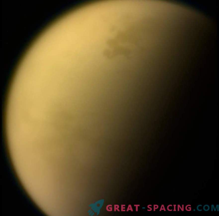 Em Titã encontrou uma nuvem de gelo venenosa