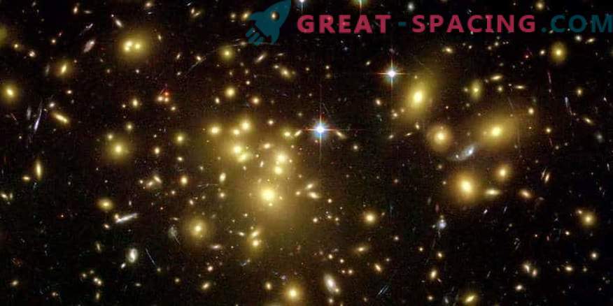 Um estudo abrangente da fusão do aglomerado de galáxias MACS J0417
