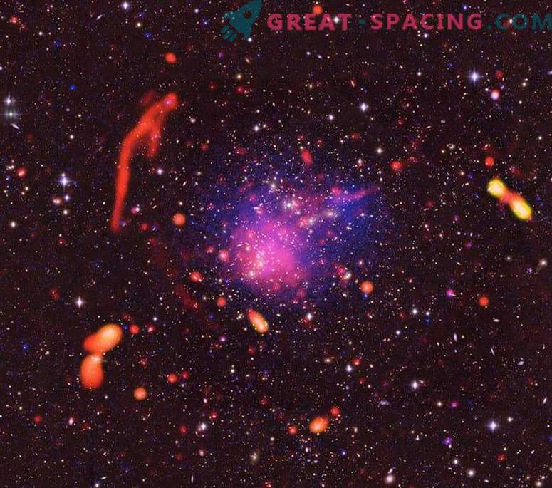 Resultados surpreendentes de colisões de aglomerados galácticos