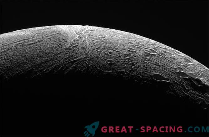 Cassini tirou as últimas fotos de Encelado
