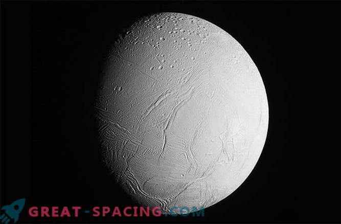Cassini tirou as últimas fotos de Encelado