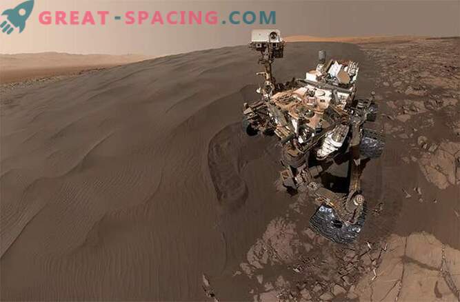 Selfies na caixa de areia! A curiosidade brinca nas dunas de areia de Marte