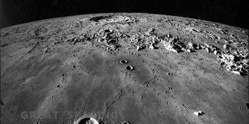 O antigo ataque de meteoros revela o interior lunar